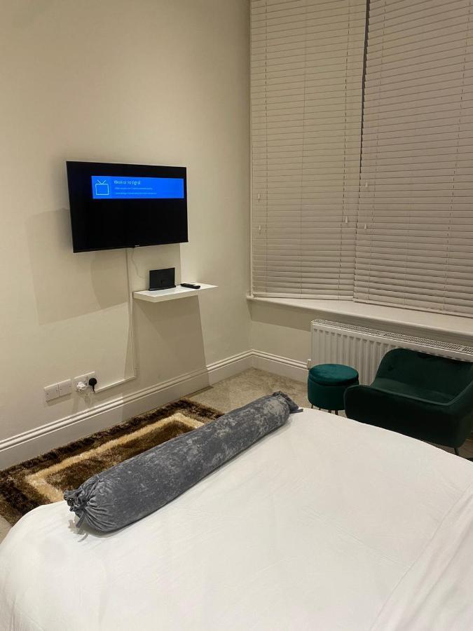 I&J Suites Londra Dış mekan fotoğraf
